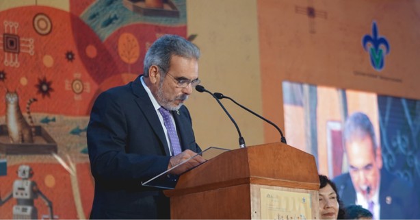 En la FILU, galardonan a académicas y académicos con la Medalla al Mérito Universitario