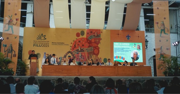 En la FILU, galardonan a académicas y académicos con la Medalla al Mérito Universitario