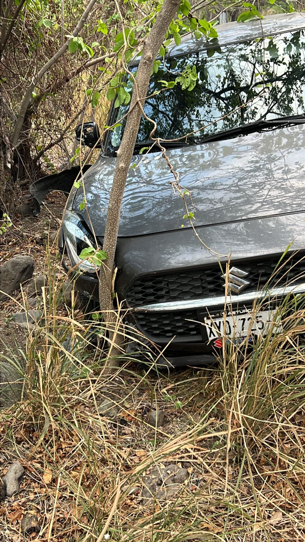 Accidente en carretera Cardel-Nautla: vehículo termina en monte cerca de Laguna Verde