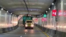 Enorme equipo de CFE llama la atención a su paso por el Túnel Sumergido: este fue su destino l FOTOS