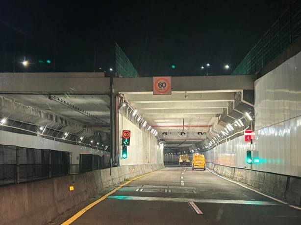 Enorme equipo de CFE llama la atención a su paso por el Túnel Sumergido: este fue su destino l FOTOS