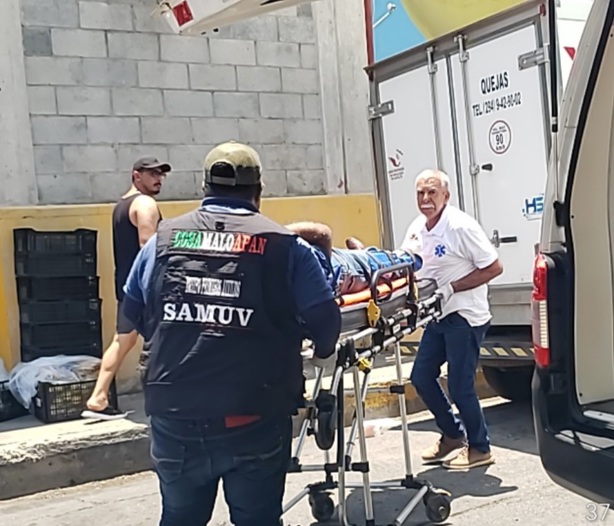 Tráiler arrolla a pareja en moto en Cosamaloapan