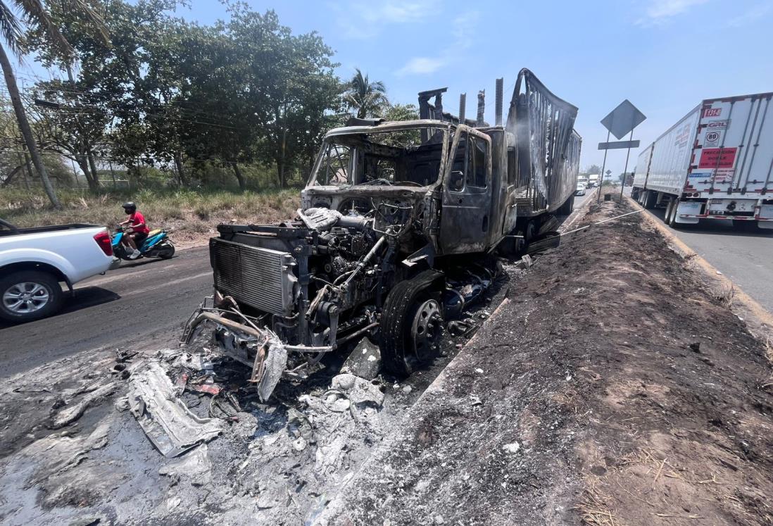 Se incendia tráiler en la carretera Veracruz – Xalapa