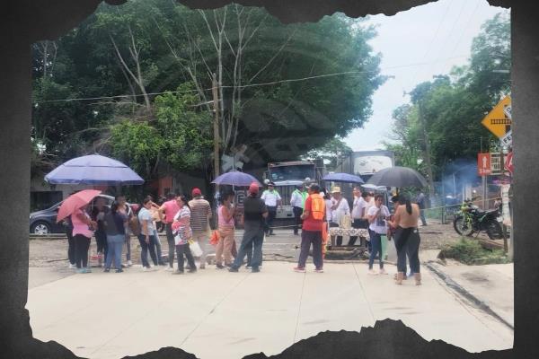 Bloquean carretera Las Trancas-Coatepec; ¿por qué motivo?