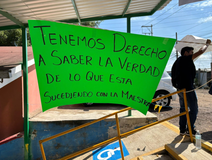 Padres de familia toman preescolar en Xalapa; exigen reinstalación de una maestra (+VIDEO)