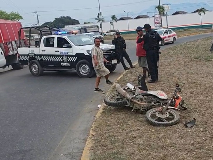 Motociclista resulta gravemente herido tras derrapar en Martínez de la Torre