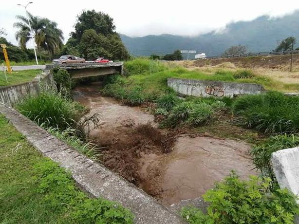 Temen otra barrancada: PC vigila crecida del río Chiquito en Nogales