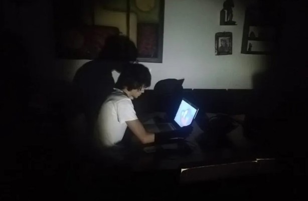 3 formas de cuidar tus dispositivos electrónicos de los apagones en Veracruz