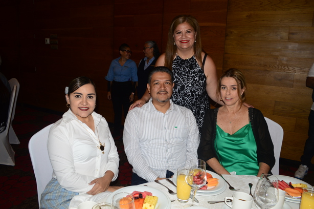 USEM Veracruz llevó a cabo su conferencia desayuno con mesa de negocios