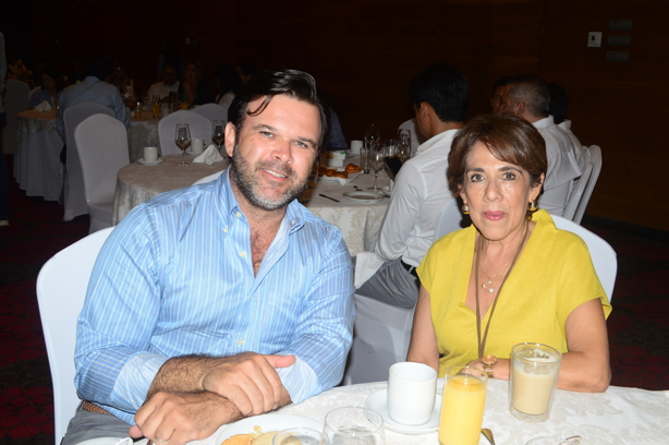 USEM Veracruz llevó a cabo su conferencia desayuno con mesa de negocios