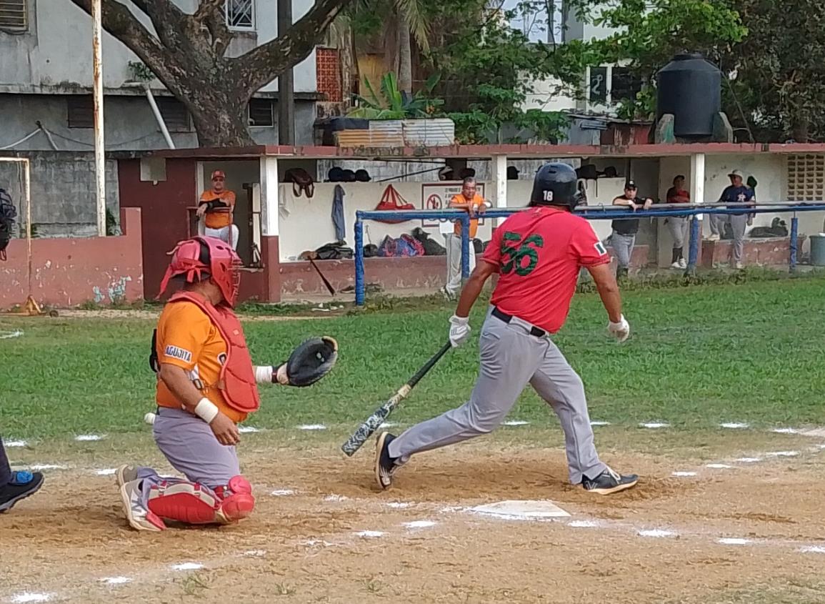 La López lidera el beisbol de cincuentones y mayores