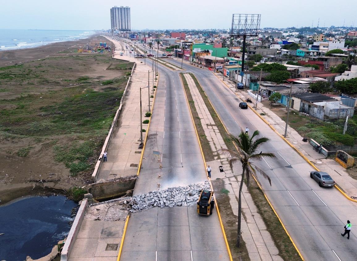 Tras rehabilitación de lozas hundidas, reabren un carril en el Malecón de Coatzacoalcos