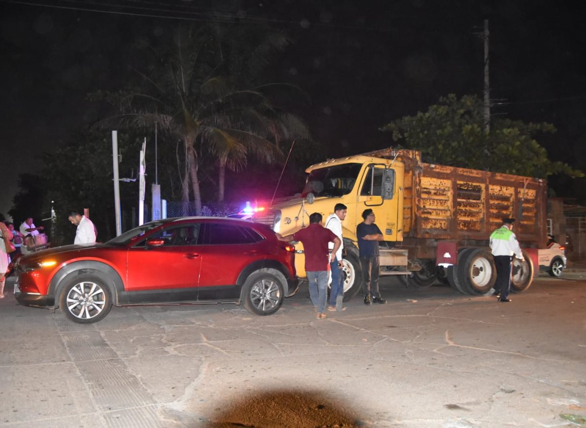 Vehículo estuvo a punto de ser impactado por el Tren Interoceánico