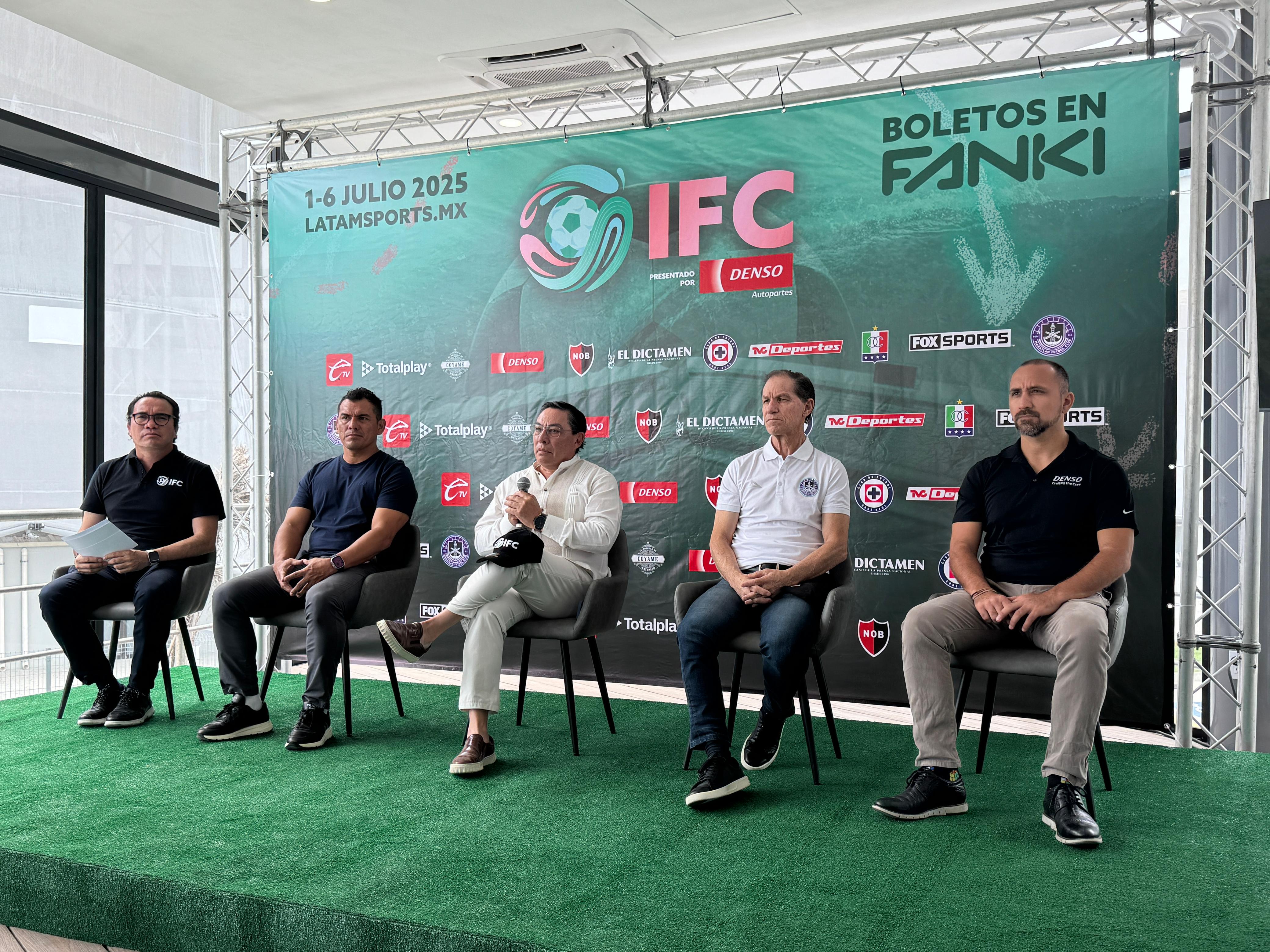 Presentan al Mazatlán como cuarto equipo del cuadrangular de futbol en el estadio Luis Pirata Fuente de Veracruz| VIDEO
