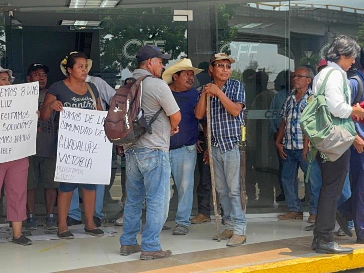 Habitantes de Coatzintla toman oficinas de CFE en Poza Rica (+Video)
