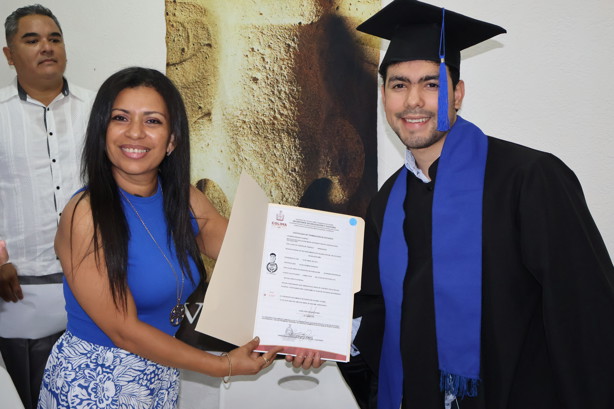 Entregan diplomas de la generación 2025 de la Prepa BE Digital Veracruz