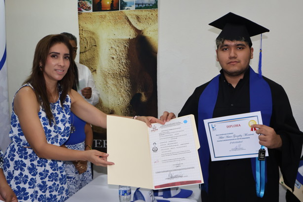 Entregan diplomas de la generación 2025 de la Prepa BE Digital Veracruz