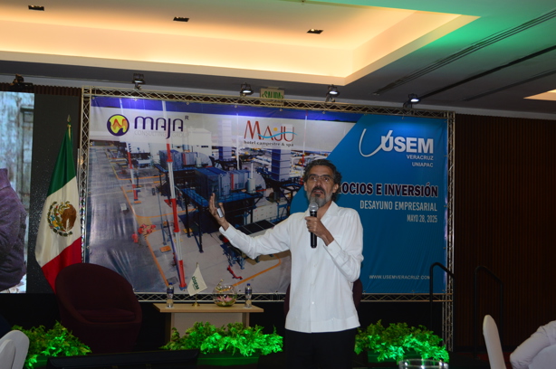 USEM Veracruz llevó a cabo su conferencia desayuno con mesa de negocios