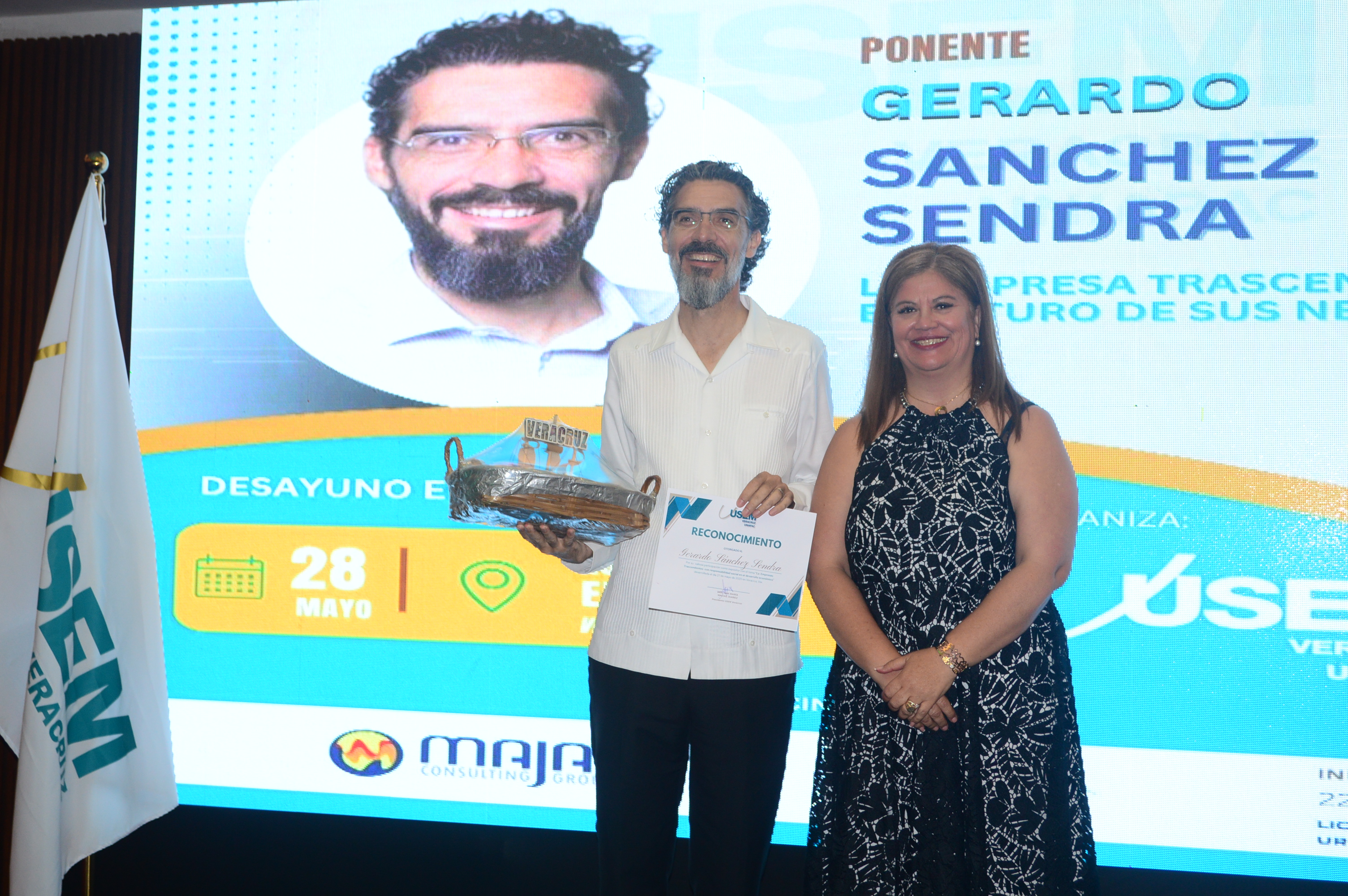 USEM Veracruz llevó a cabo su conferencia desayuno con mesa de negocios