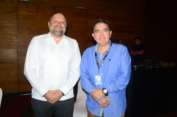 USEM Veracruz llevó a cabo su conferencia desayuno con mesa de negocios