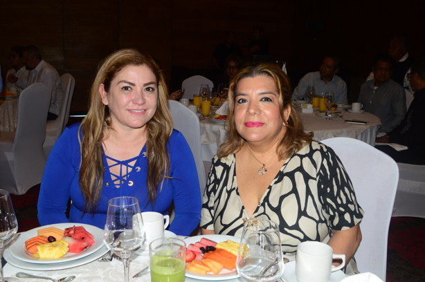 USEM Veracruz llevó a cabo su conferencia desayuno con mesa de negocios