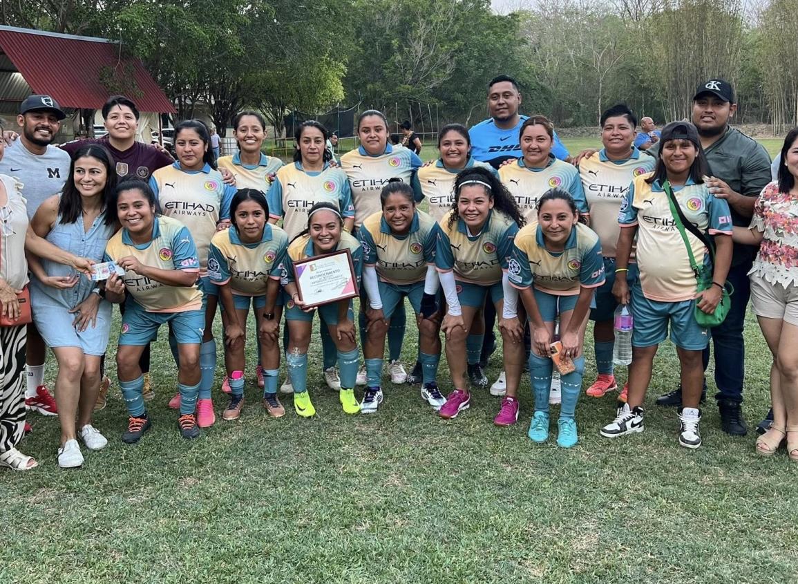 Deportivo Villalta se corona en el futbol femenil Vivero Acayucan