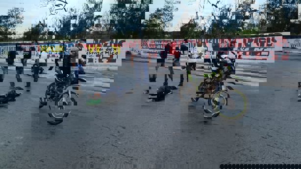 Pareja en motocicleta se accidenta en carretera Veracruz-El tejar