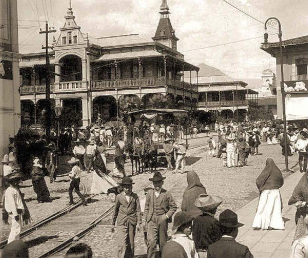 Así se veía el Palacio de Hierro de Orizaba cuando se construyó ¿Qué relación tiene con la Torre Eiffel?