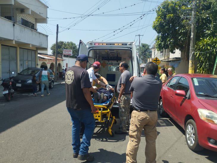 Auxilian a mujer tras sufrir caída en su domicilio de Fortín, con lesiones graves