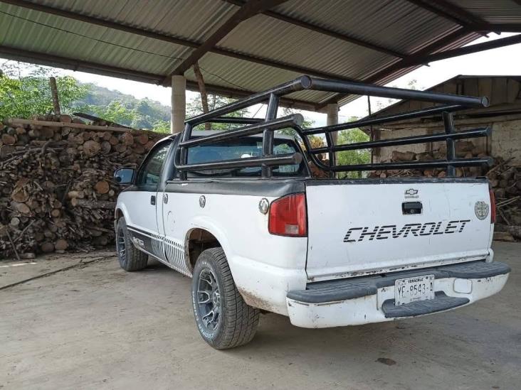 Roban camioneta en pleno centro de Tlapacoyan; piden apoyo para localizarla