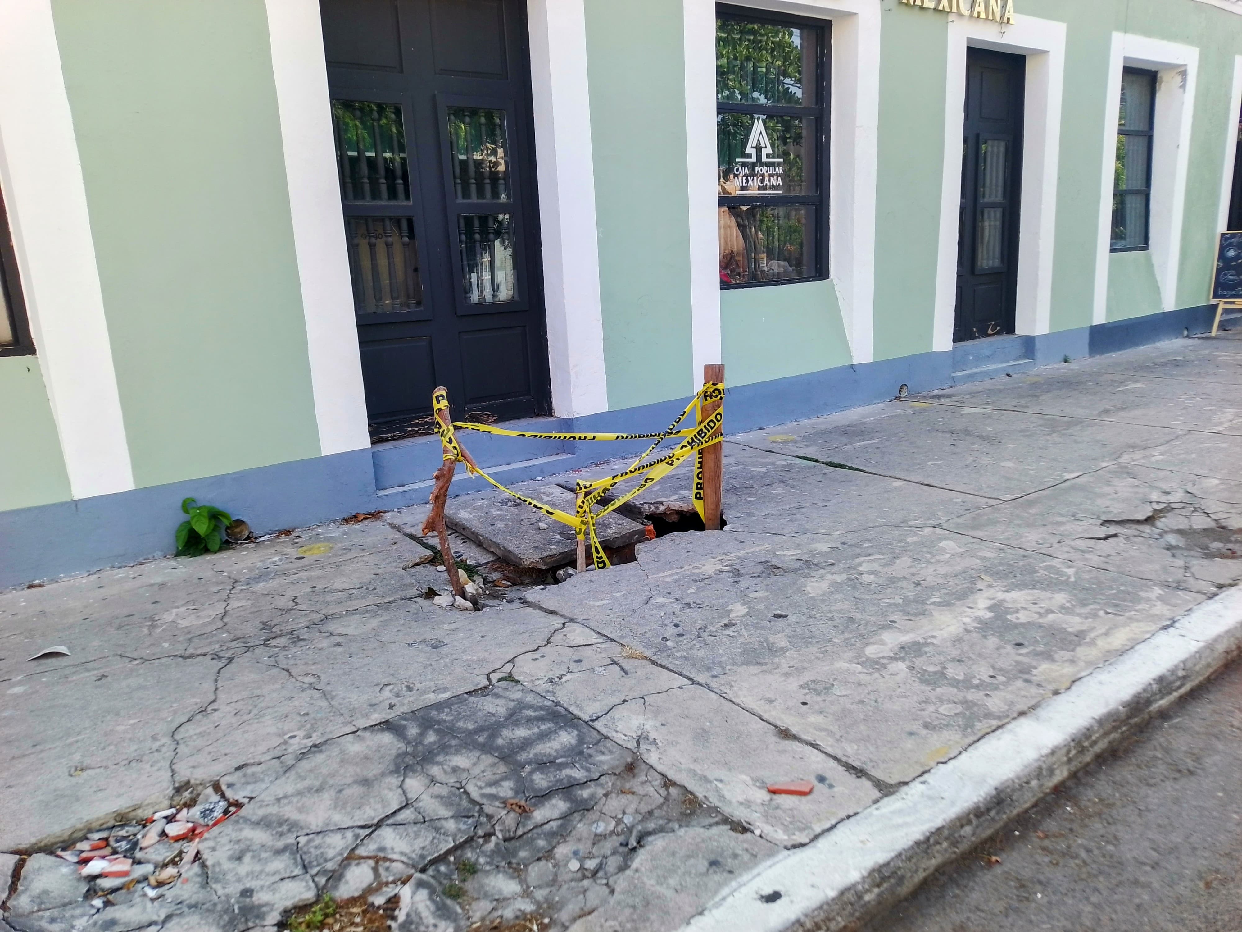 Alertan por peligroso registro en banqueta del Centro Histórico de Veracruz