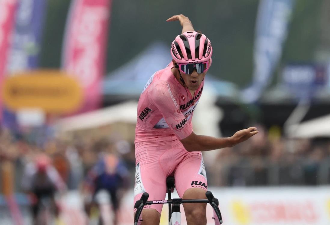 Ciclista mexicano Isaac del Toro pierde el liderato del Giro de Italia 2025