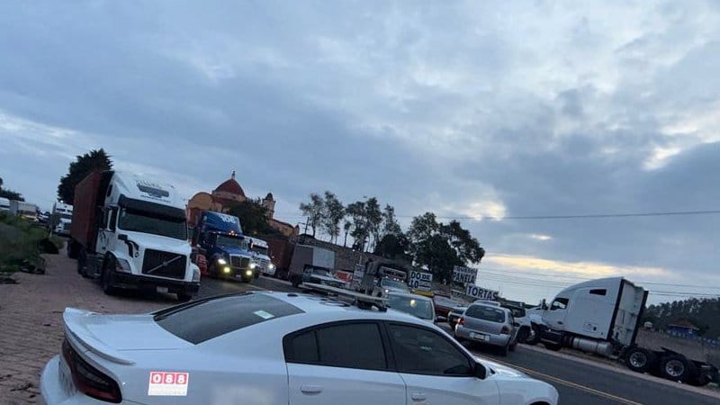 Por conflicto político, bloqueo sobre la Xalapa–Perote ya cumple más de 12 horas