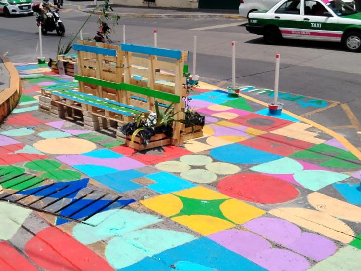 Estudiantes de arquitectura llenaron de color esta calle de Xalapa