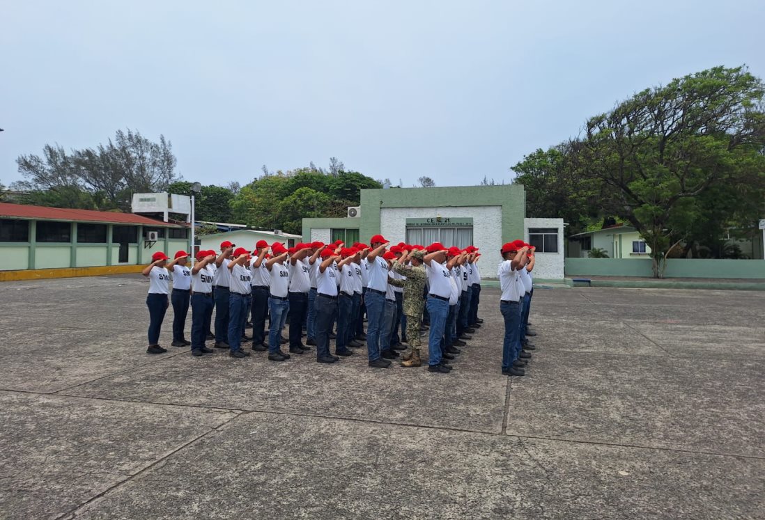 Jóvenes conscriptos reciben adiestramiento militar sabatino en el 83 Batallón de La Boticaria