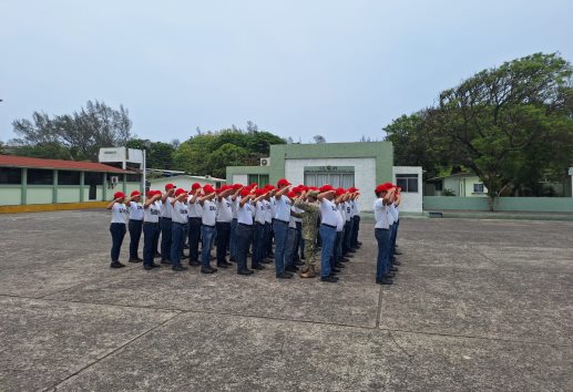 Jóvenes conscriptos reciben adiestramiento militar sabatino en el 83 Batallón de La Boticaria