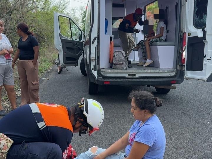 Joven madre derrapa con sus hijos en motocicleta en Tierra Blanca
