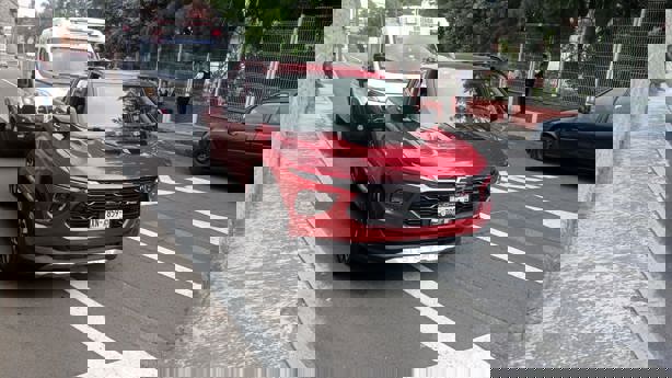 Choque entre auto y camioneta moviliza a cuerpos de emergencia en Orizaba