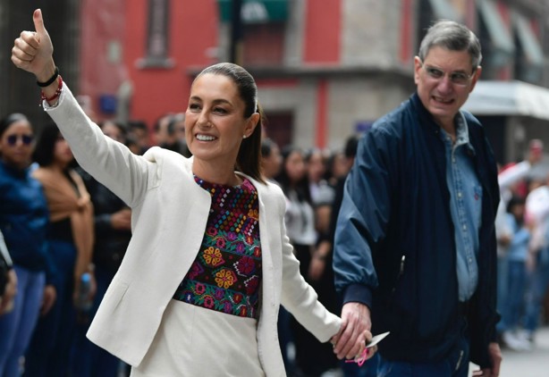Claudia Sheinbaum acude a votar en elección judicial