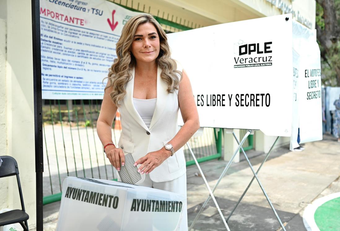 Acude a votar Maryjose Gamboa, candidata del PAN a la alcaldía de Boca del Río