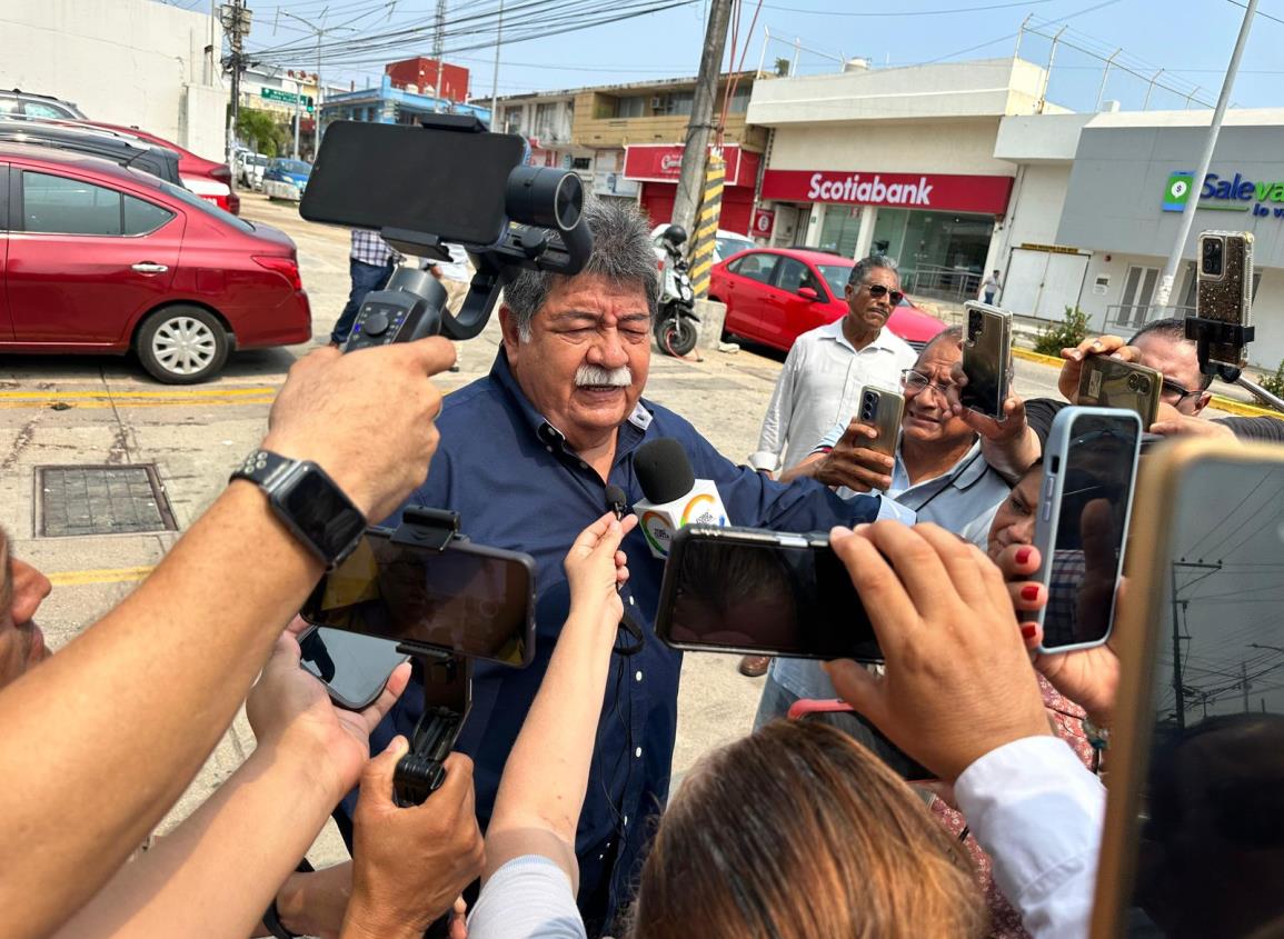 Carlos Vasconcelos llevó a cabo su sufragio en Coatzacoalcos y manifestó su confianza en la ciudadanía