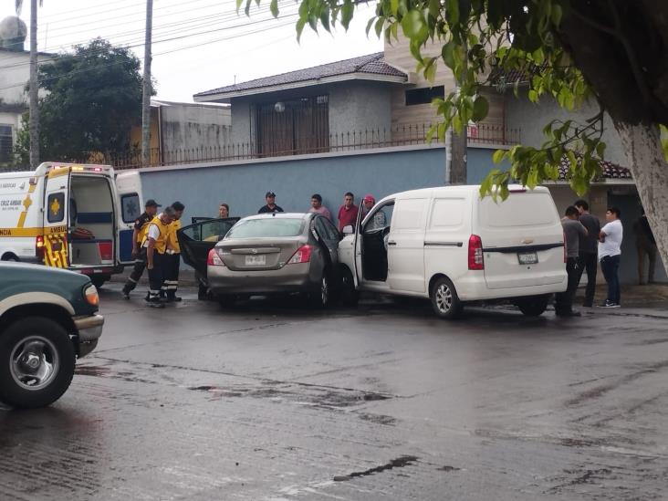 Choque en fraccionamiento San Nicolás de Córdoba deja dos personas lesionadas