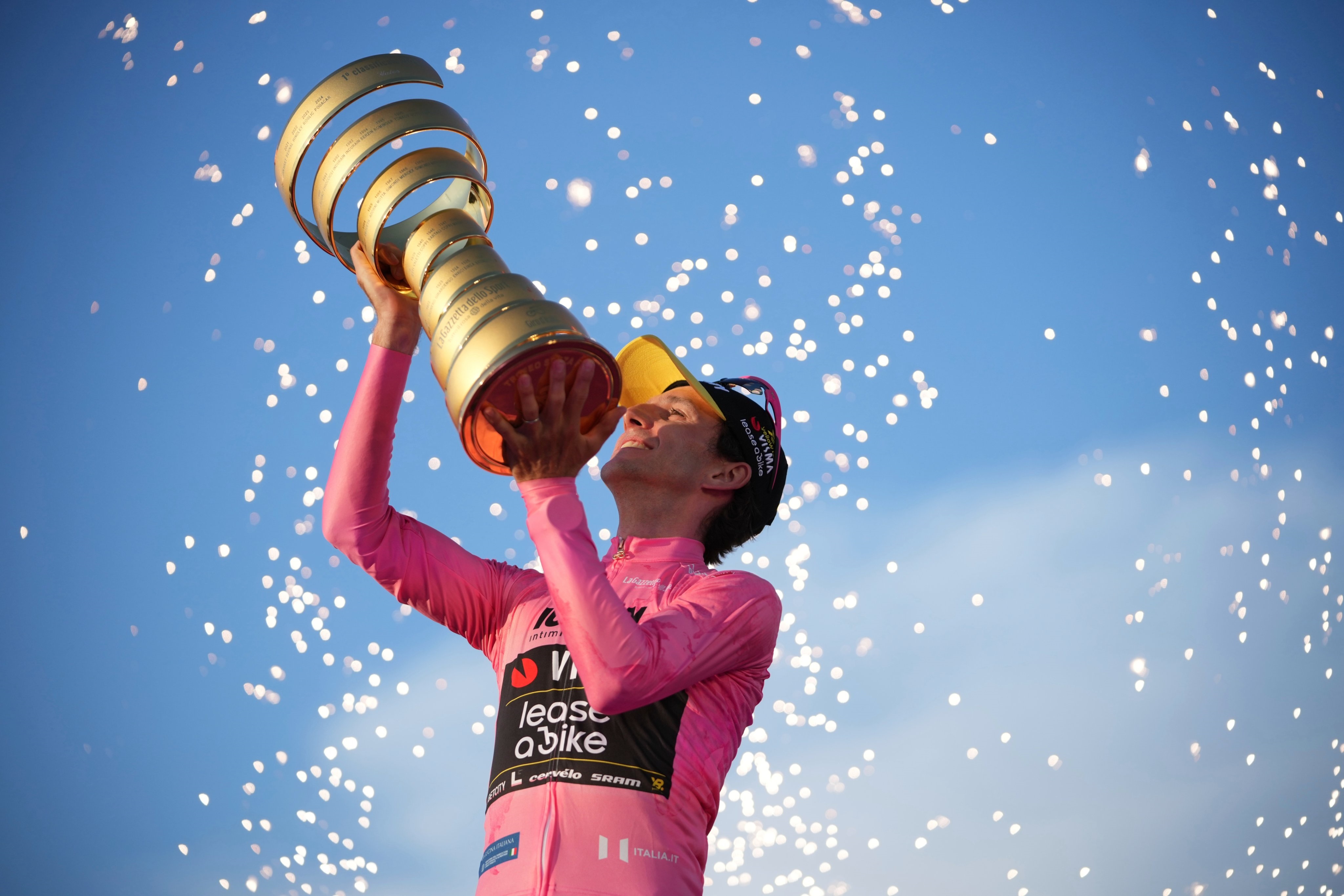 Se corona Simon Yates en el Giro de Italia