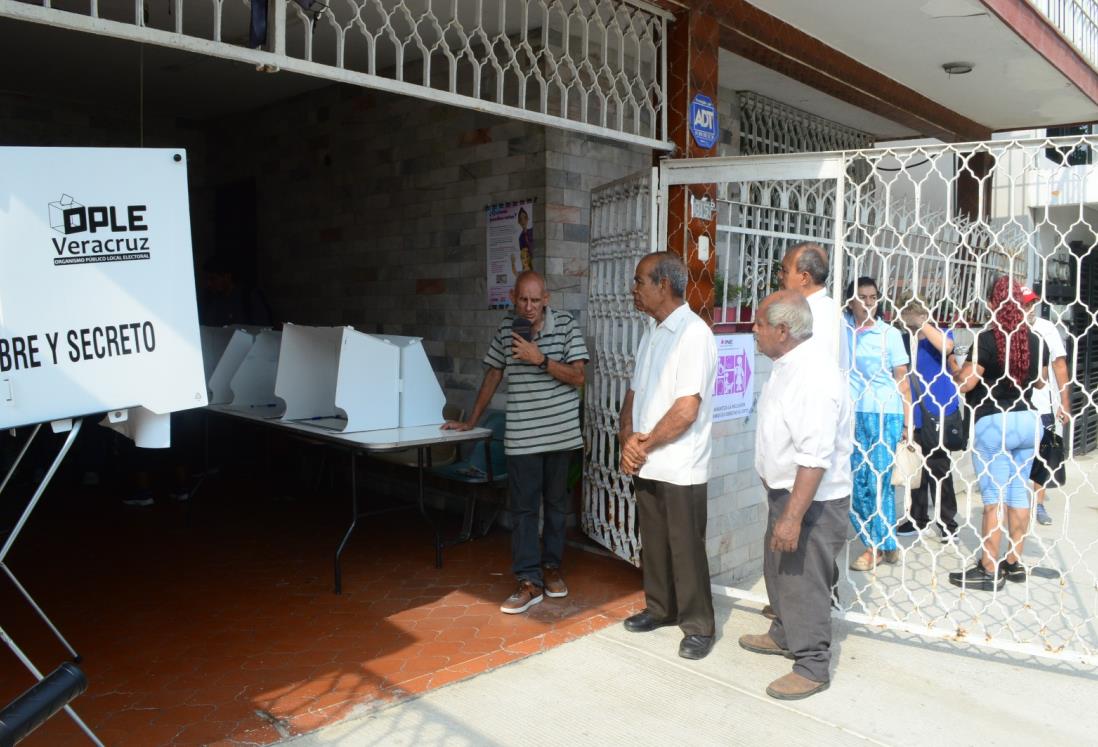 Ciudadanos esperaron para votar por elección al Poder Judicial en la colonia Nueva Era por retrasos