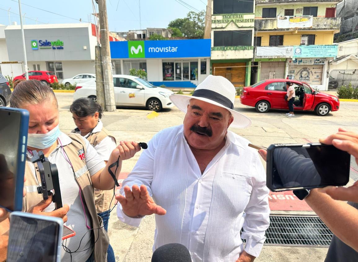 Delegado de IMSS-Bienestar en Veracruz Ramos Alor emite su voto en Coatzacoalcos