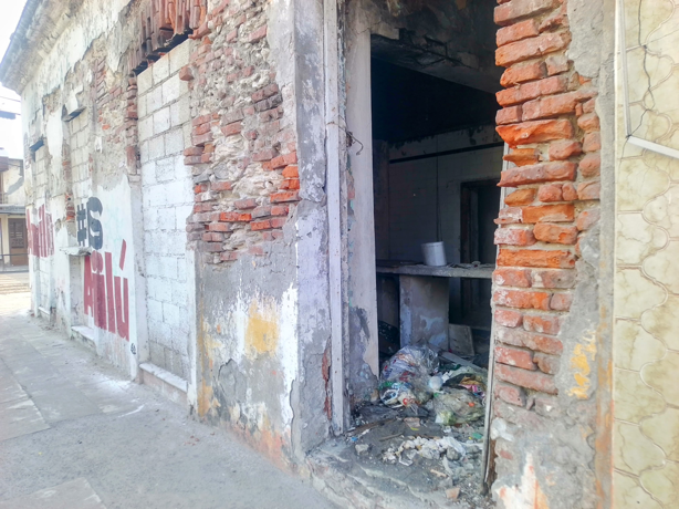 Vecinos del centro de Veracruz denuncian invasión de casas abandonadas e inseguridad