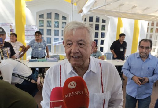 AMLO sale de su retiro para votar y revelar que está escribiendo un libro (+VIDEO)