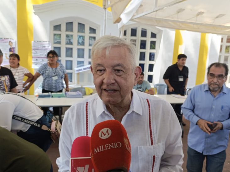 AMLO sale de su retiro para votar y revelar que está escribiendo un libro (+VIDEO)