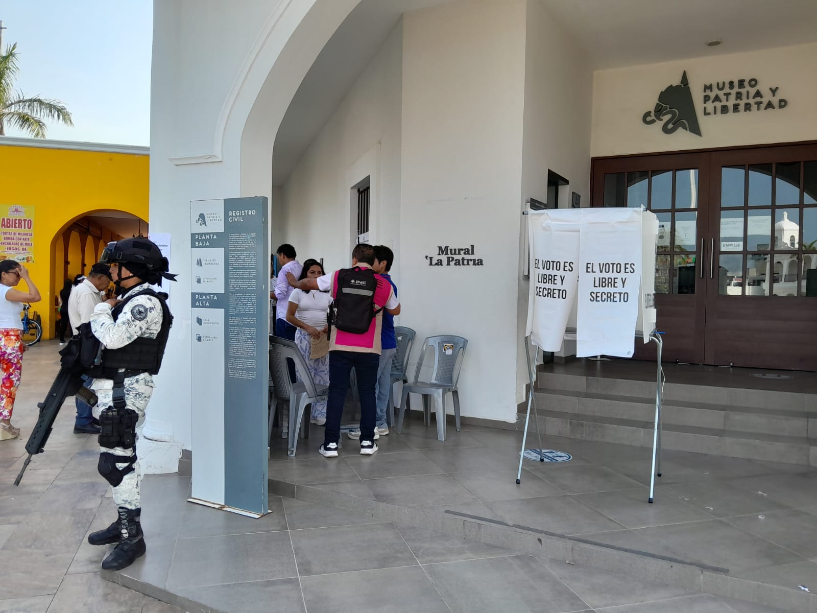 Elementos de la Guardia Nacional custodian casillas para votar en Veracruz y Boca del Río