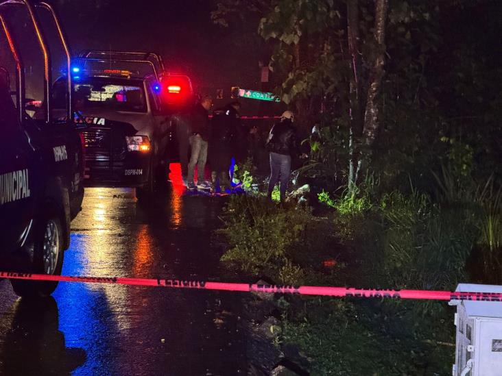 Tragedia en la carretera Coatepec-Xico: motociclista se estampa contra un árbol